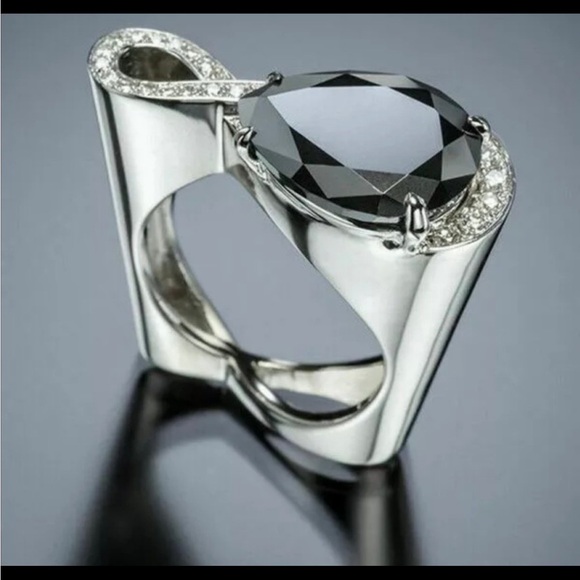 Sapphire - Picture 1 of 6